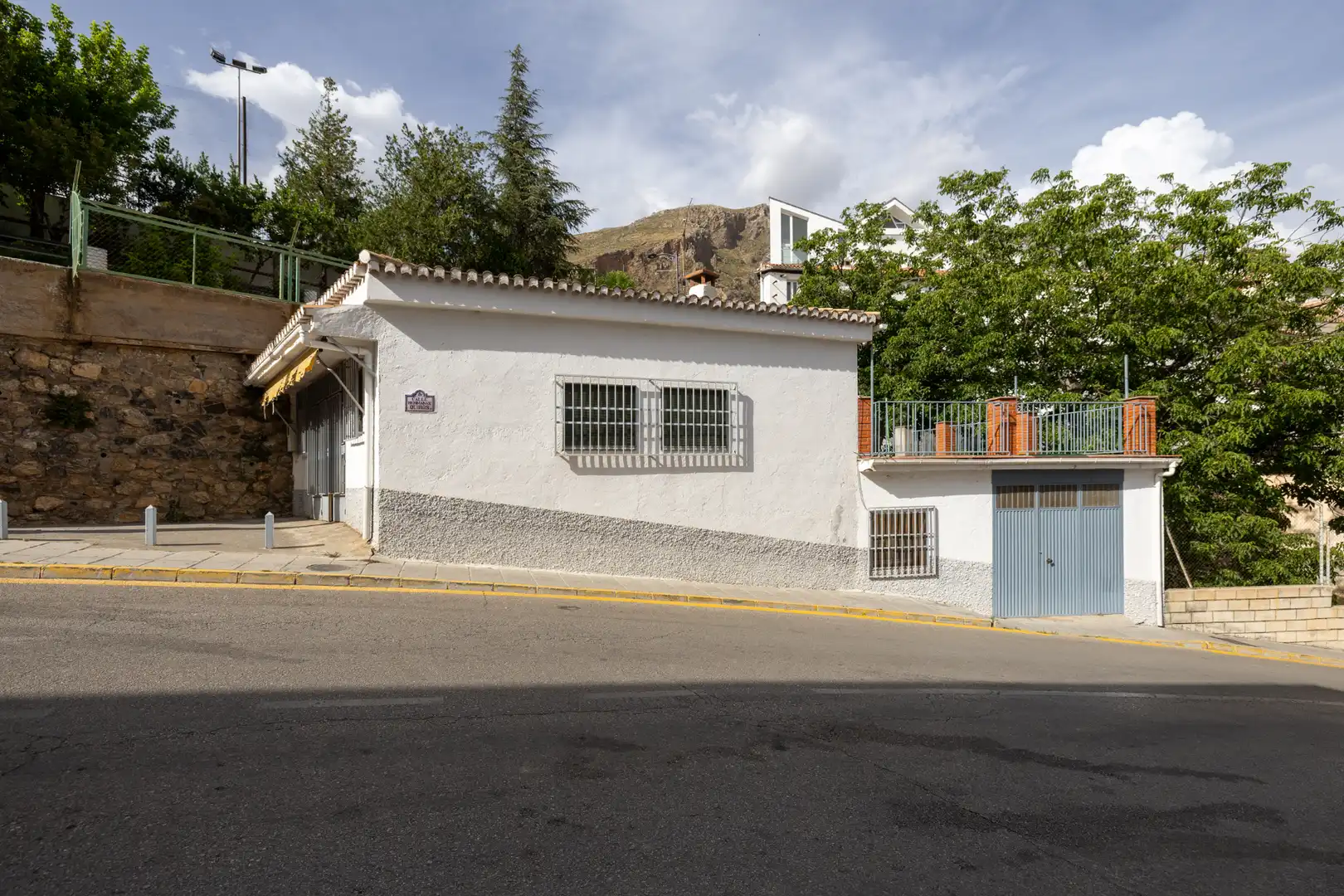 Vista exterior de Casa o xalet en venda en Güéjar Sierra amb Jardí privat i Moblat