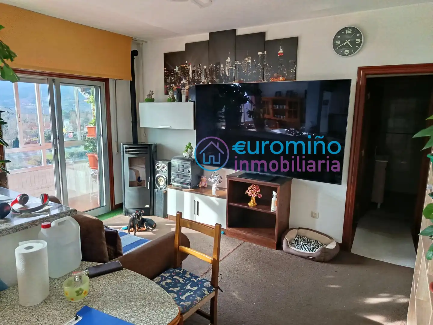 Sala de estar de Piso en venta en A Cañiza   con Calefacción, Trastero y Amueblado