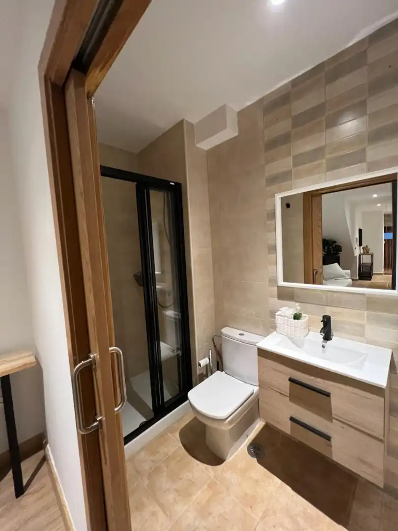 Baño de Apartamento en venta en Vigo  con Calefacción, Amueblado y Horno