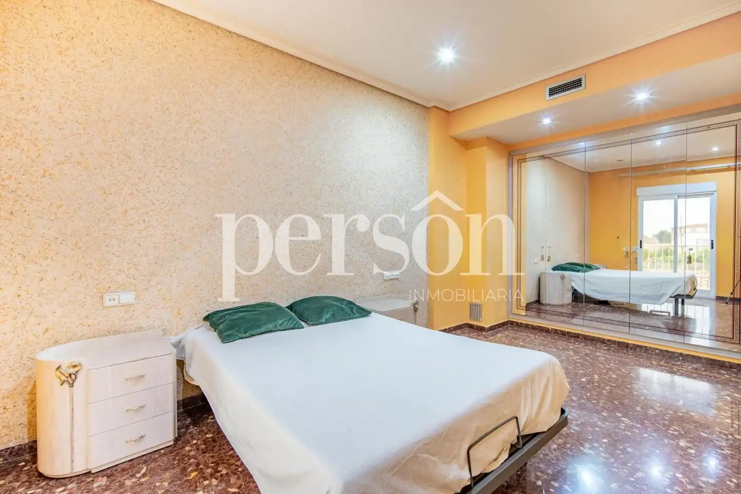 Dormitori de Casa o xalet en venda en Valencia amb Aire condicionat, Terrassa i Traster