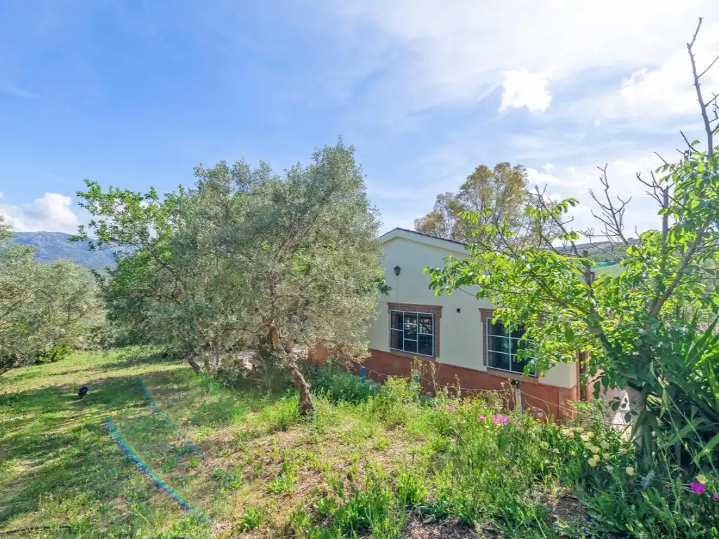 Vista exterior de Finca rústica en venda en Villanueva del Trabuco amb Aire condicionat, Jardí privat i Terrassa