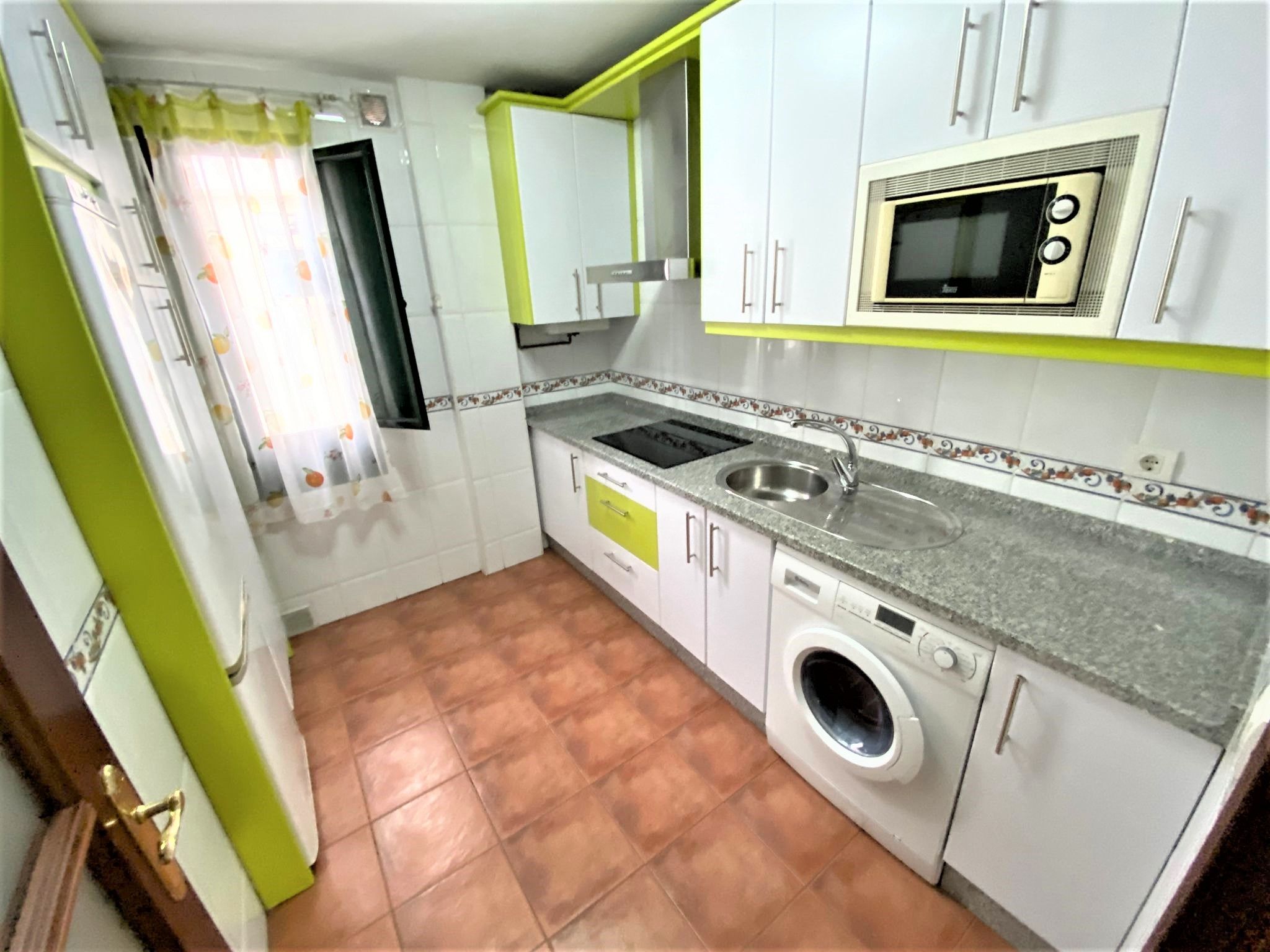 Cuina de Apartament de lloguer en Cáceres Capital amb Calefacció i Moblat