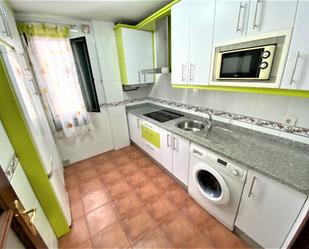 Cuina de Apartament de lloguer en Cáceres Capital amb Calefacció i Moblat