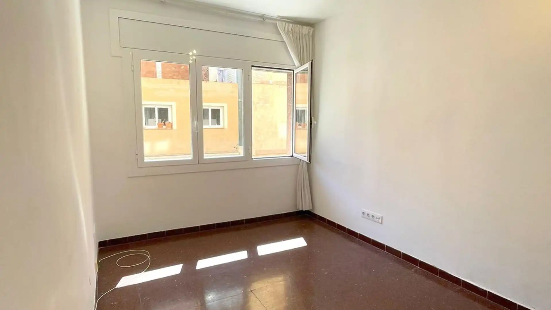 Bedroom of Flat for sale in  Barcelona Capital  with Air Conditioner