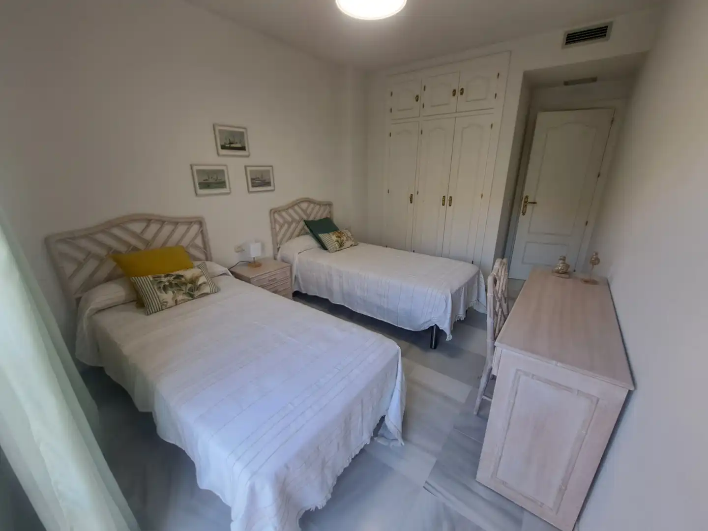 Schlafzimmer von Wohnung zur Miete in Marbella mit Klimaanlage, Heizung und Terrasse
