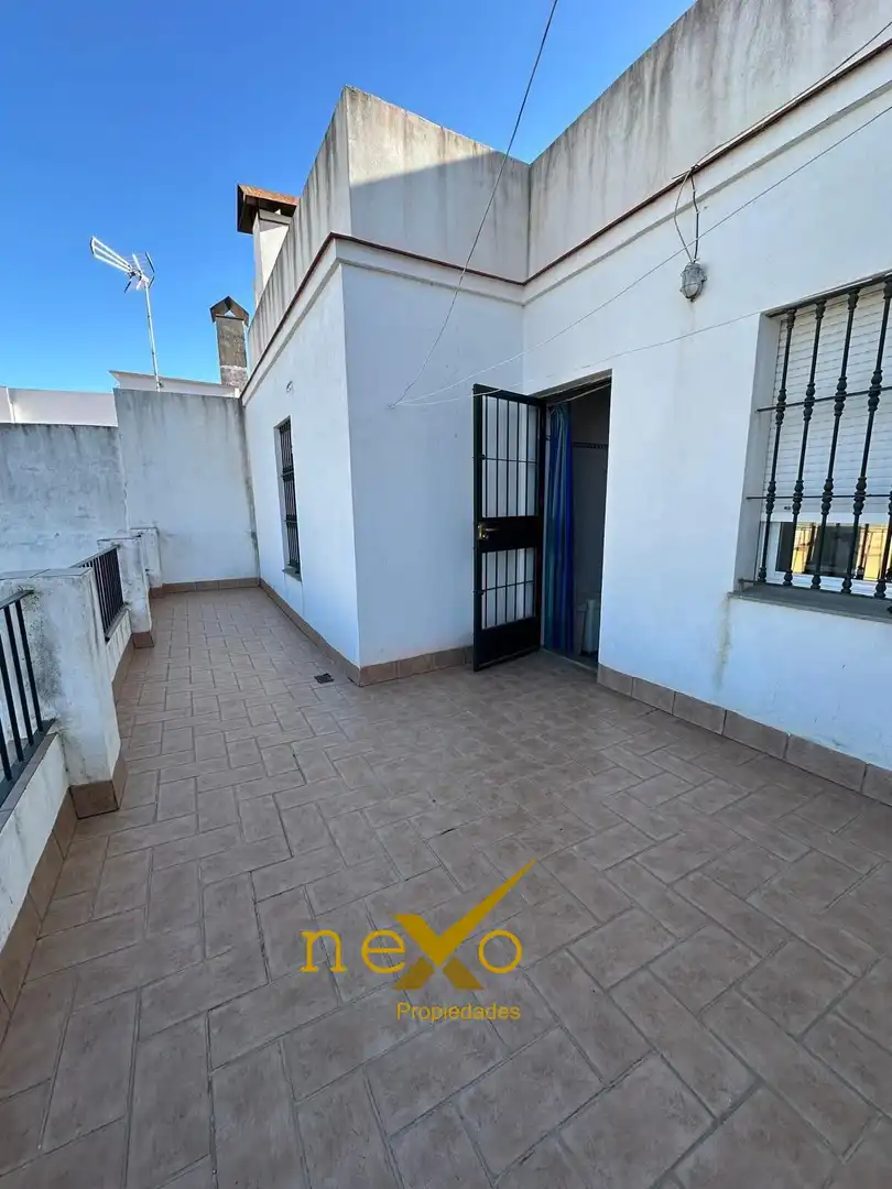 Vista exterior de Casa o chalet en venta en Carmona con Jardín privado y Piscina
