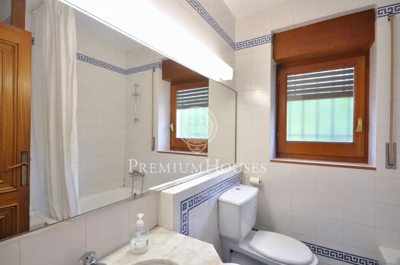 Houses for sale in Tiana