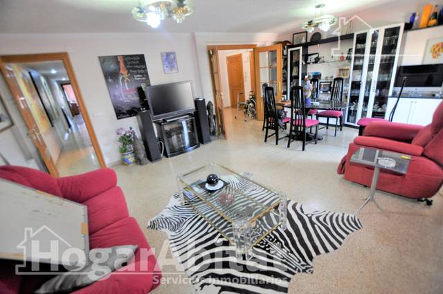 Piso en Venta en Avenida Gaspar Aguilar en L'Hort de Senabre