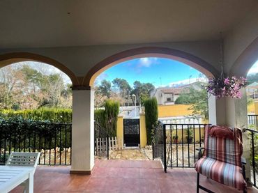 Xalet amb piscina en venda a Avenida REPUBLICA ESPAÑOLA -CALICANTO B 2 FINCA 5 UE