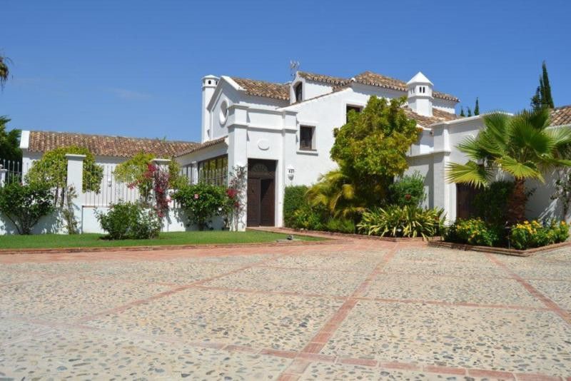 Exterior view of House or chalet to rent in Marbella  with Heating, Private garden and Terrace