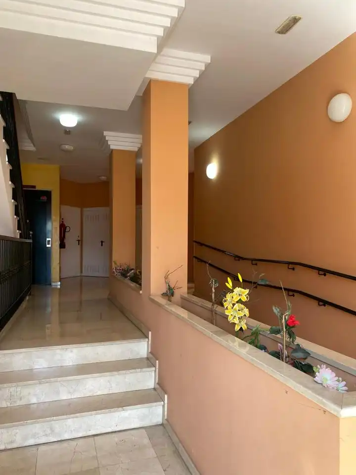 Planta baixa en venda en Dos Hermanas amb Aire condicionat i Moblat