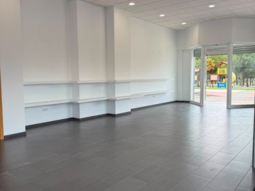 Gewerbefläche zum Verkauf in Calle Lieja