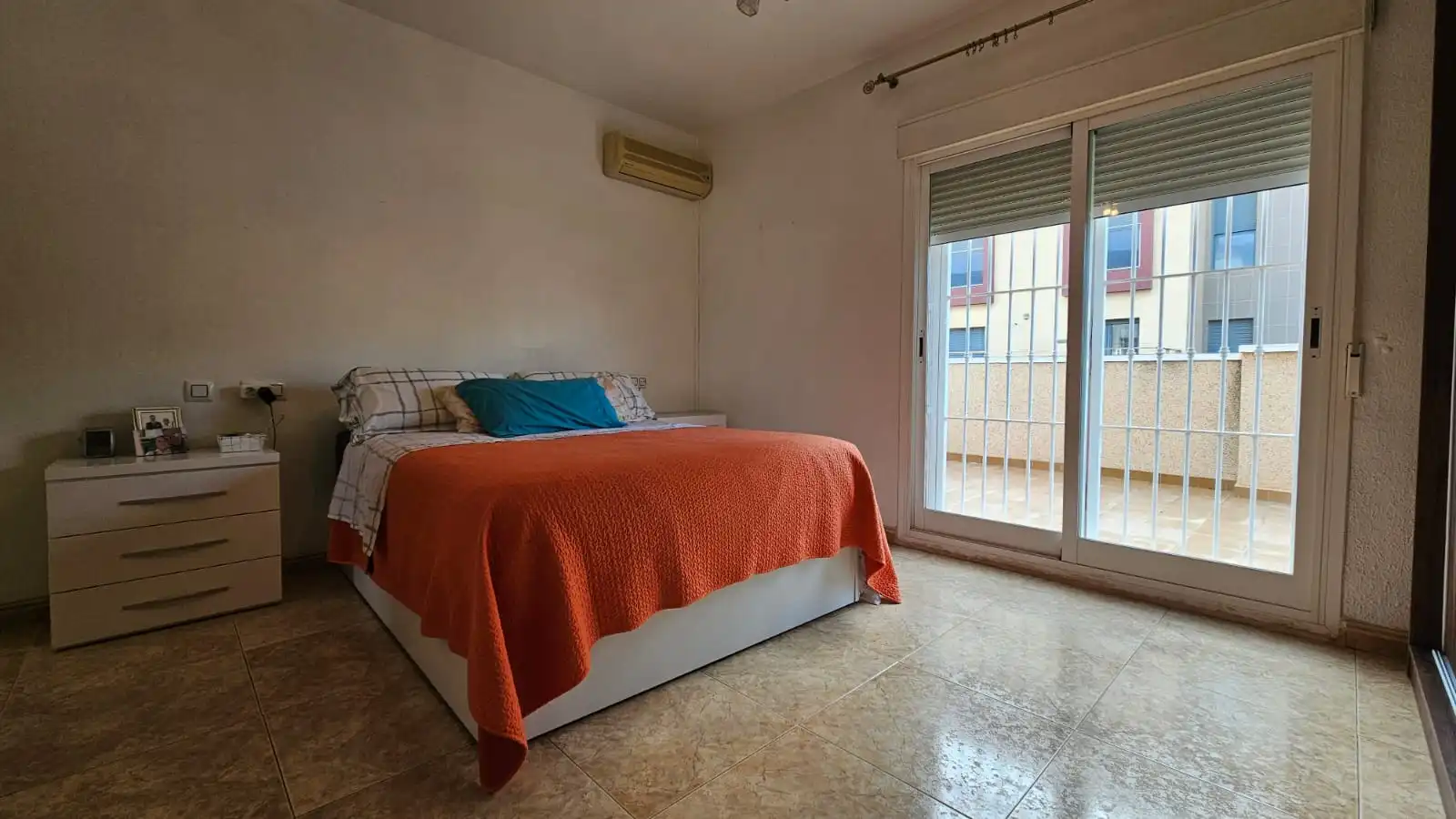 Habitación de Ático en venta en El Ejido con Aire acondicionado, Terraza y Amueblado