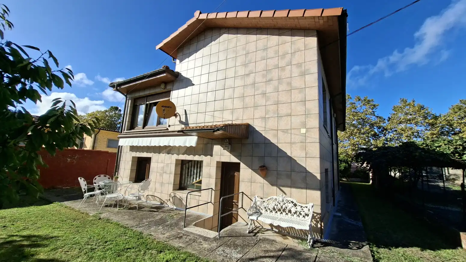 Vista exterior de Casa o chalet de alquiler en Gijón  con Calefacción, Jardín privado y Parquet