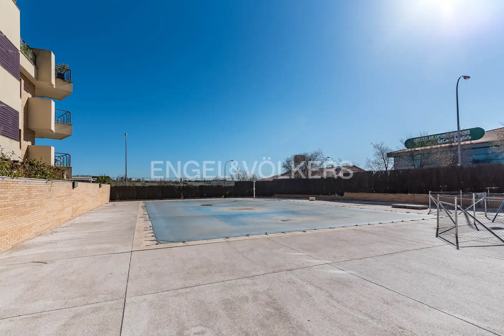 Schwimmbecken von Wohnungen zum Verkauf in Boadilla del Monte mit Klimaanlage, Heizung und Privatgarten