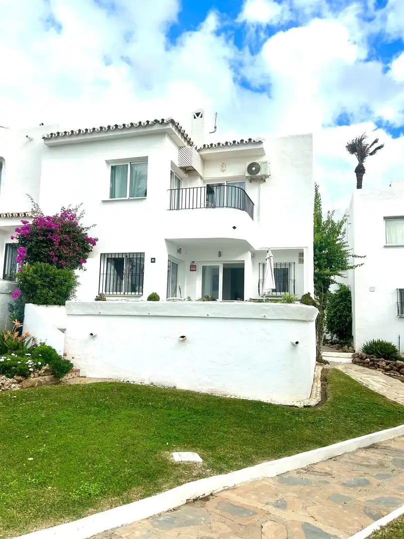 Casa con piscina en venta en Calahonda, imagen 2