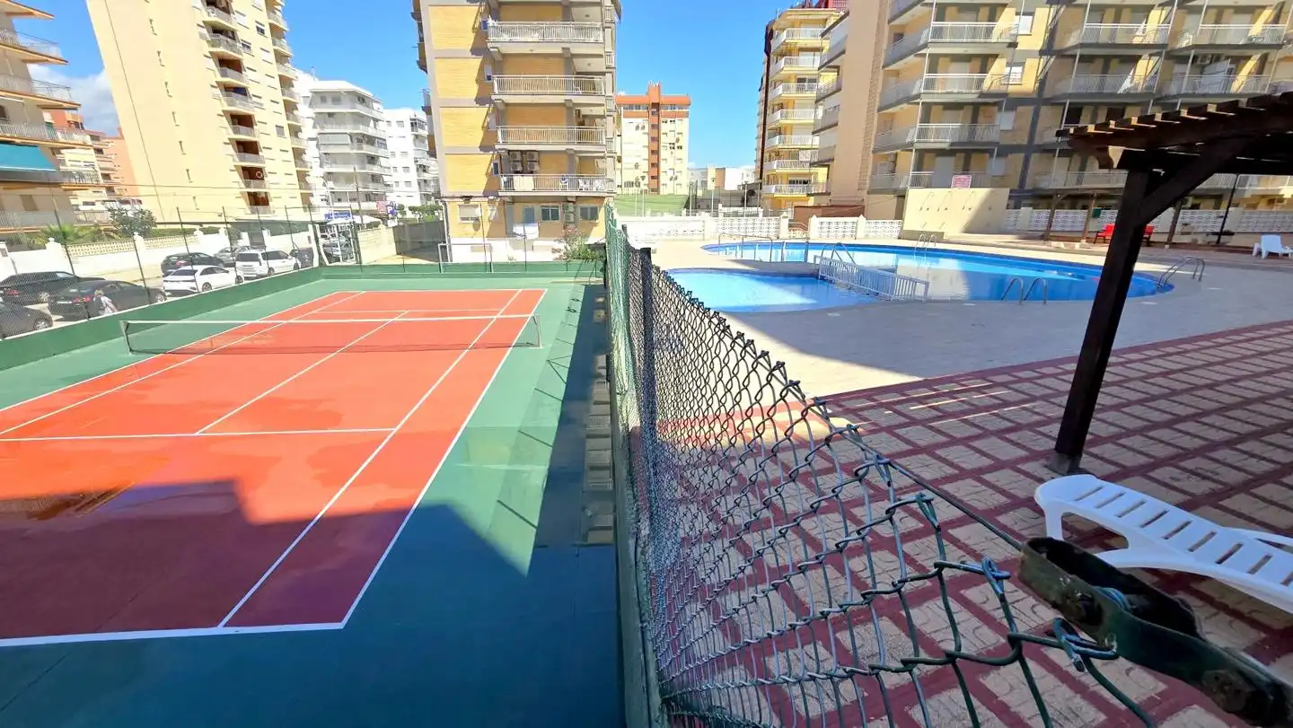 Piscina de Apartament en venda en Gandia amb Aire condicionat, Terrassa i Moblat