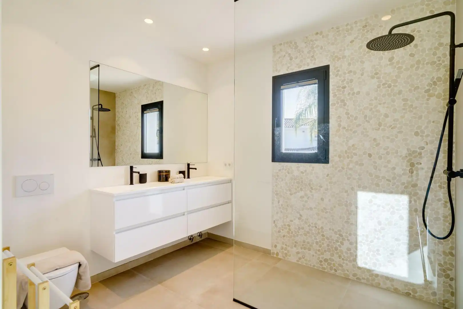 Baño de Casa o chalet en venta en Marbella con Aire acondicionado, Jardín privado y Terraza