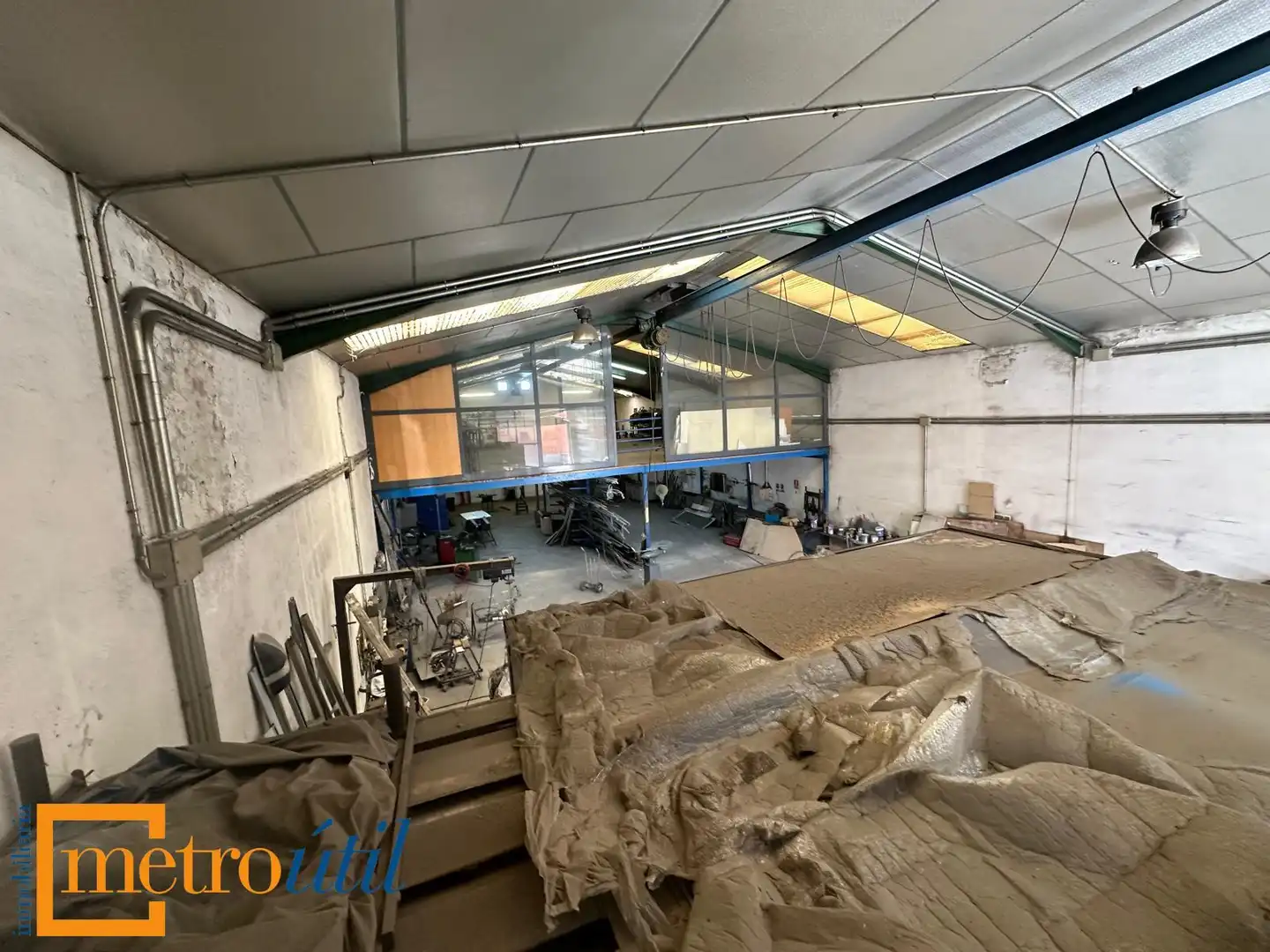 Vista exterior de Nave industrial en venta en Villares de la Reina
