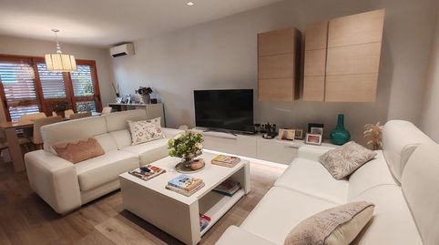Foto 2 de Casa adosada en venta en Avenida de Abril - 9 de Octubre, Sagunto / Sagunt