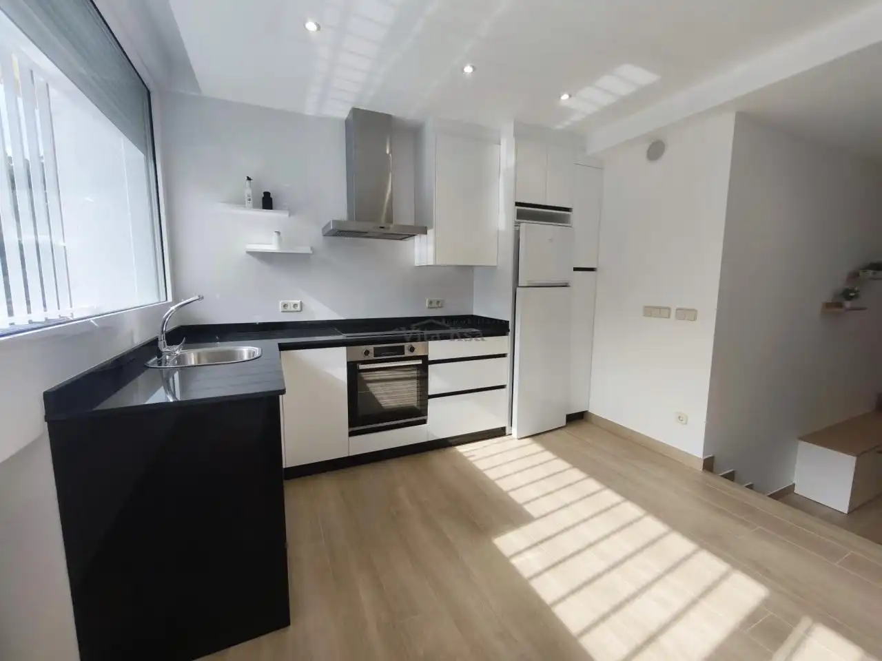 Cuina de Apartament de lloguer en Ourense Capital  amb Aire condicionat, Calefacció i Moblat