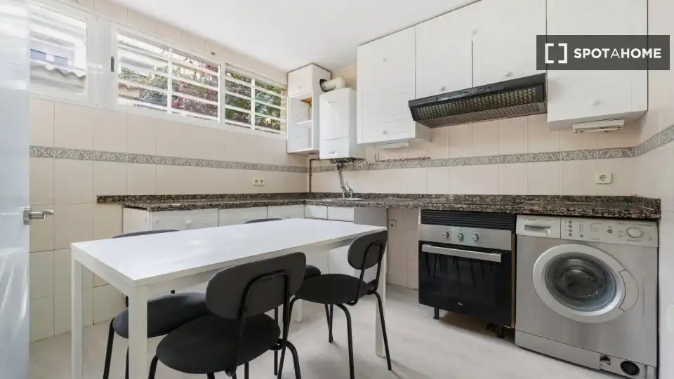 Room in Tres Olivos - Valverde