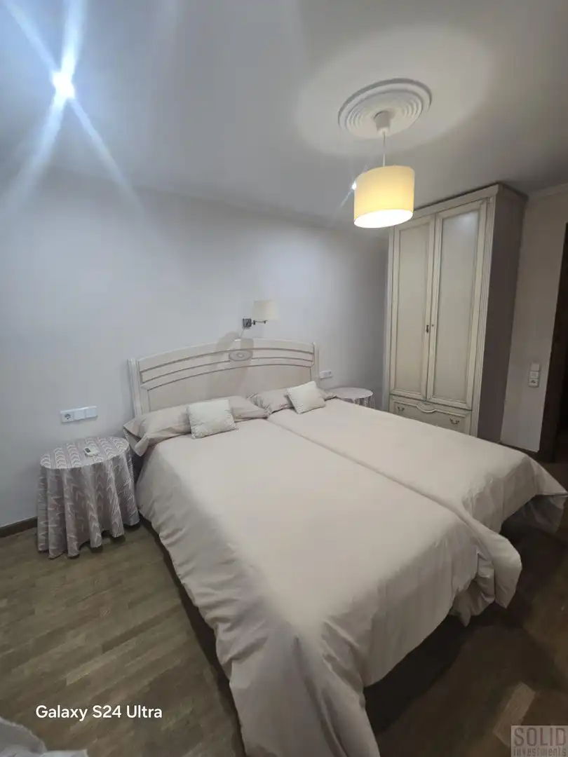 Bedroom of Flat for rent in Valencia  with Air Conditioner and Balcony