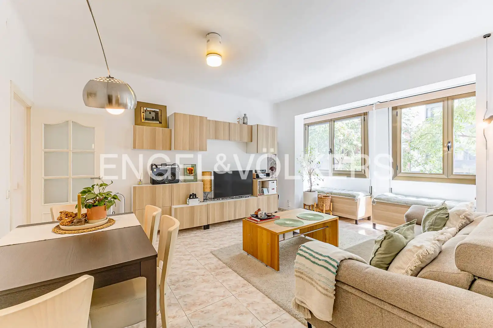 Flat with terrace for sale in Eixample