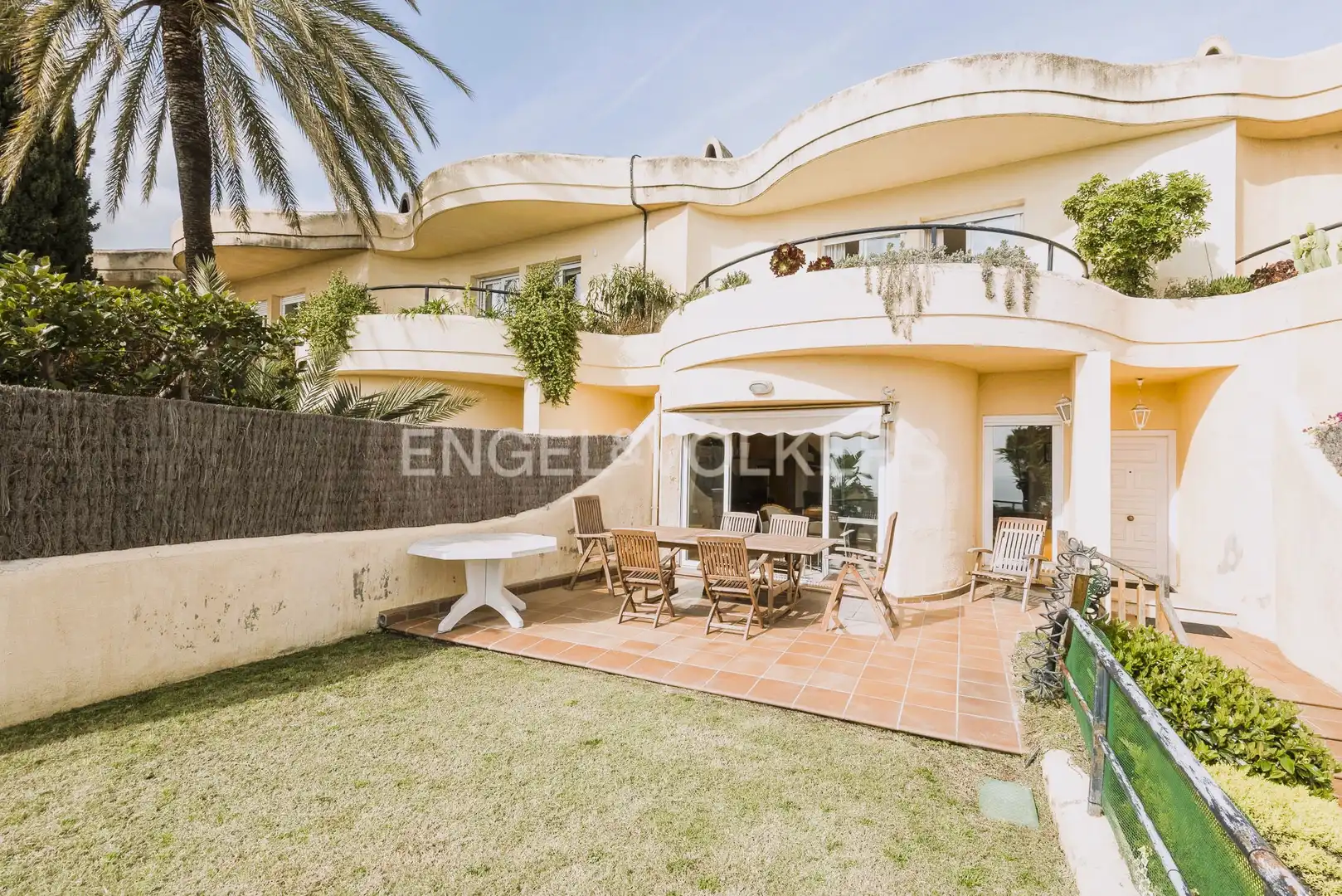 Jardí de Casa adosada en venda en Sitges amb Aire condicionat, Calefacció i Jardí privat