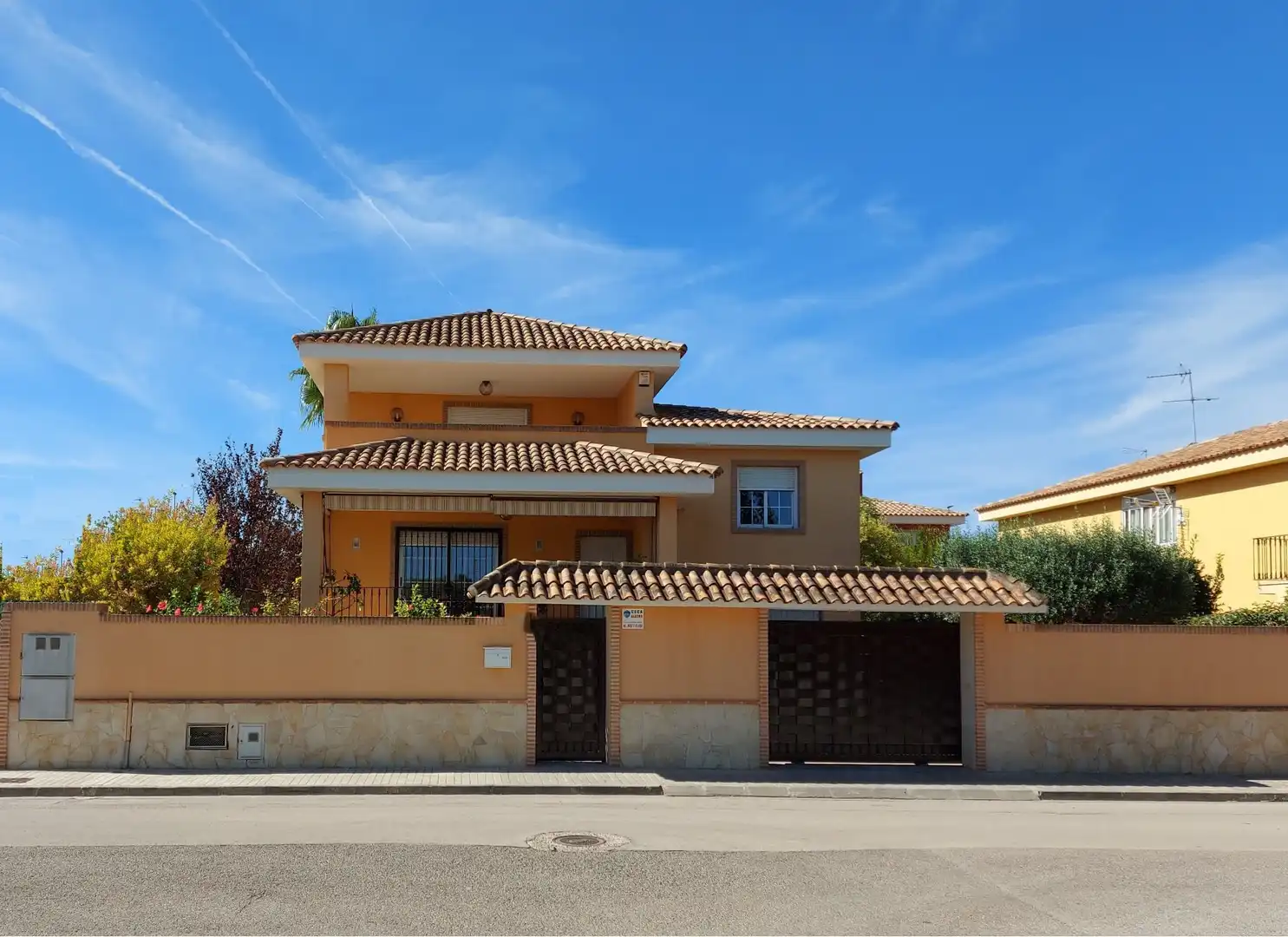 Exterior view of Houses for sale in La Pobla de Vallbona  with Air Conditioner, Heating and Private garden
