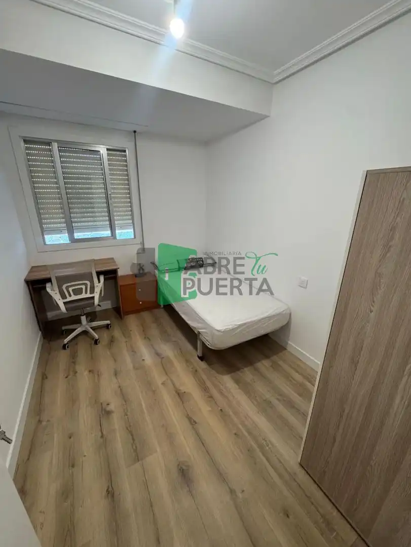 Habitación de Piso de alquiler en Ourense Capital  con Calefacción y Amueblado