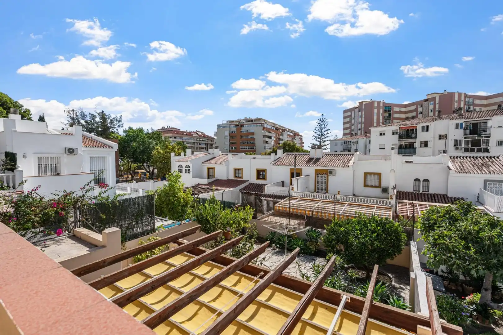 Exterior view of Detached homes for sale in Fuengirola  with Air Conditioner, Private garden and Terrace