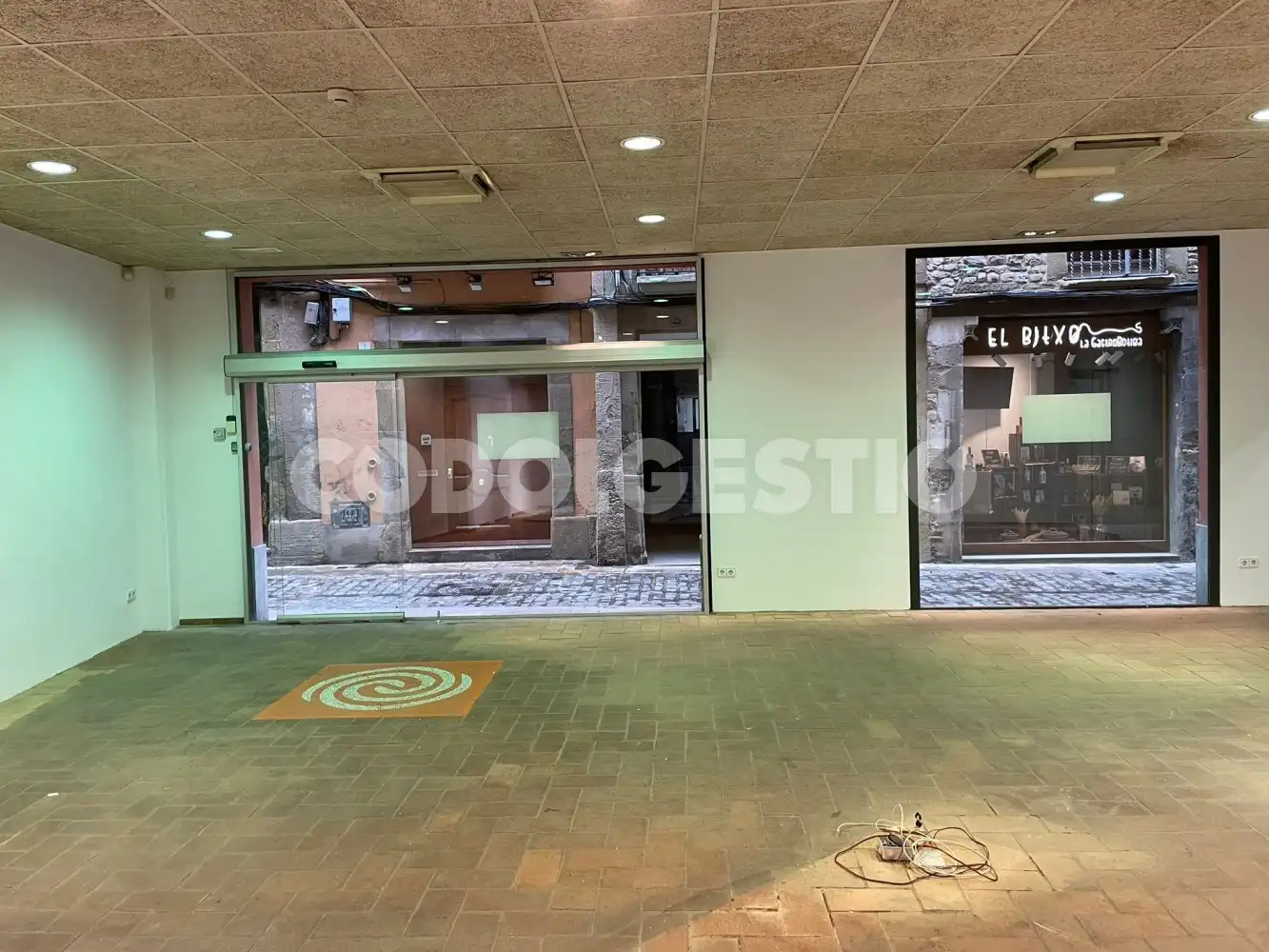 Commercial properties for rent in Cardona, 6, Centre