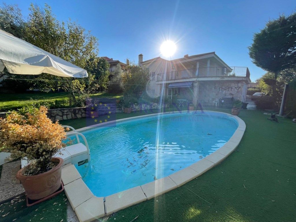 Piscina de Casa o xalet en venda en Cáceres Capital amb Aire condicionat, Jardí privat i Piscina