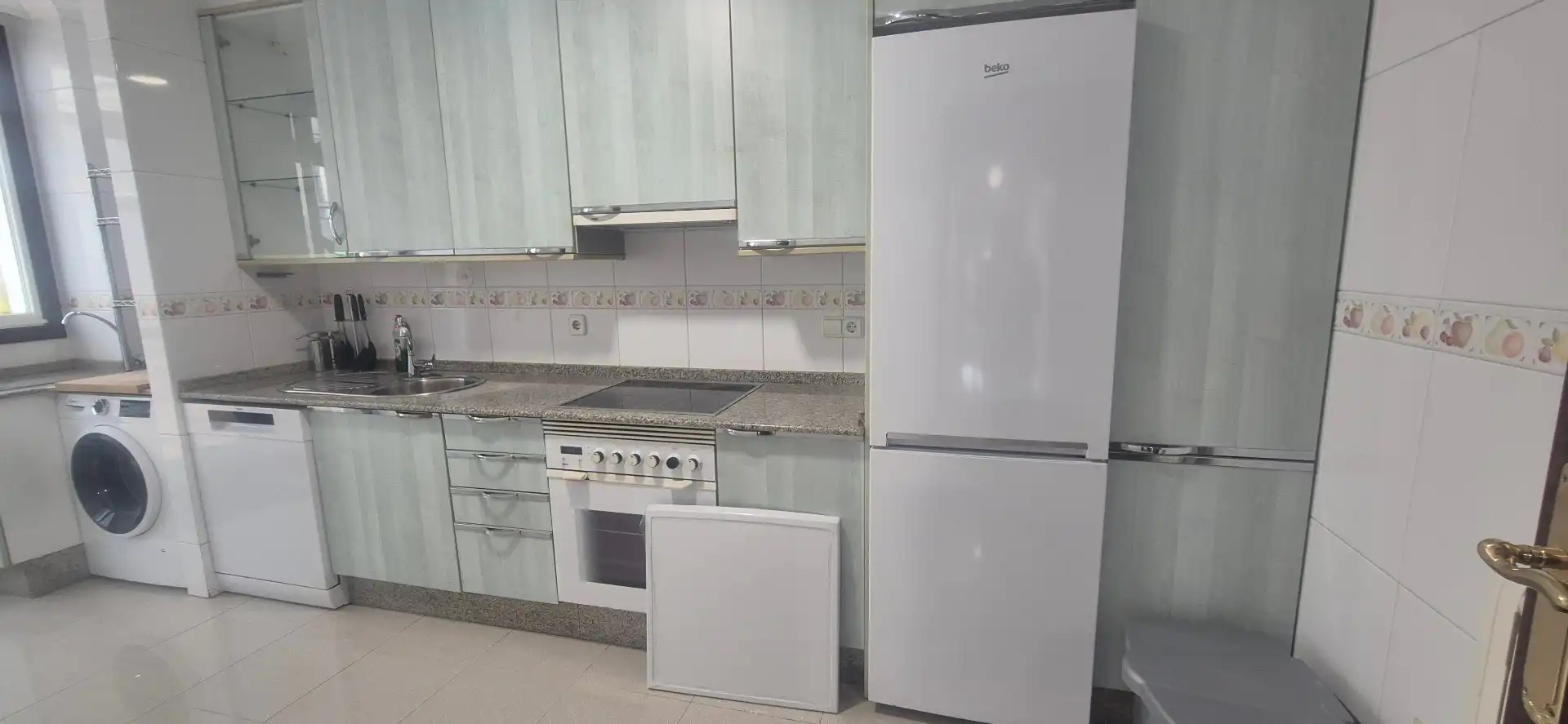 Kitchen of Flat for rent in Vigo   with Heating, Parquet flooring and Storage room