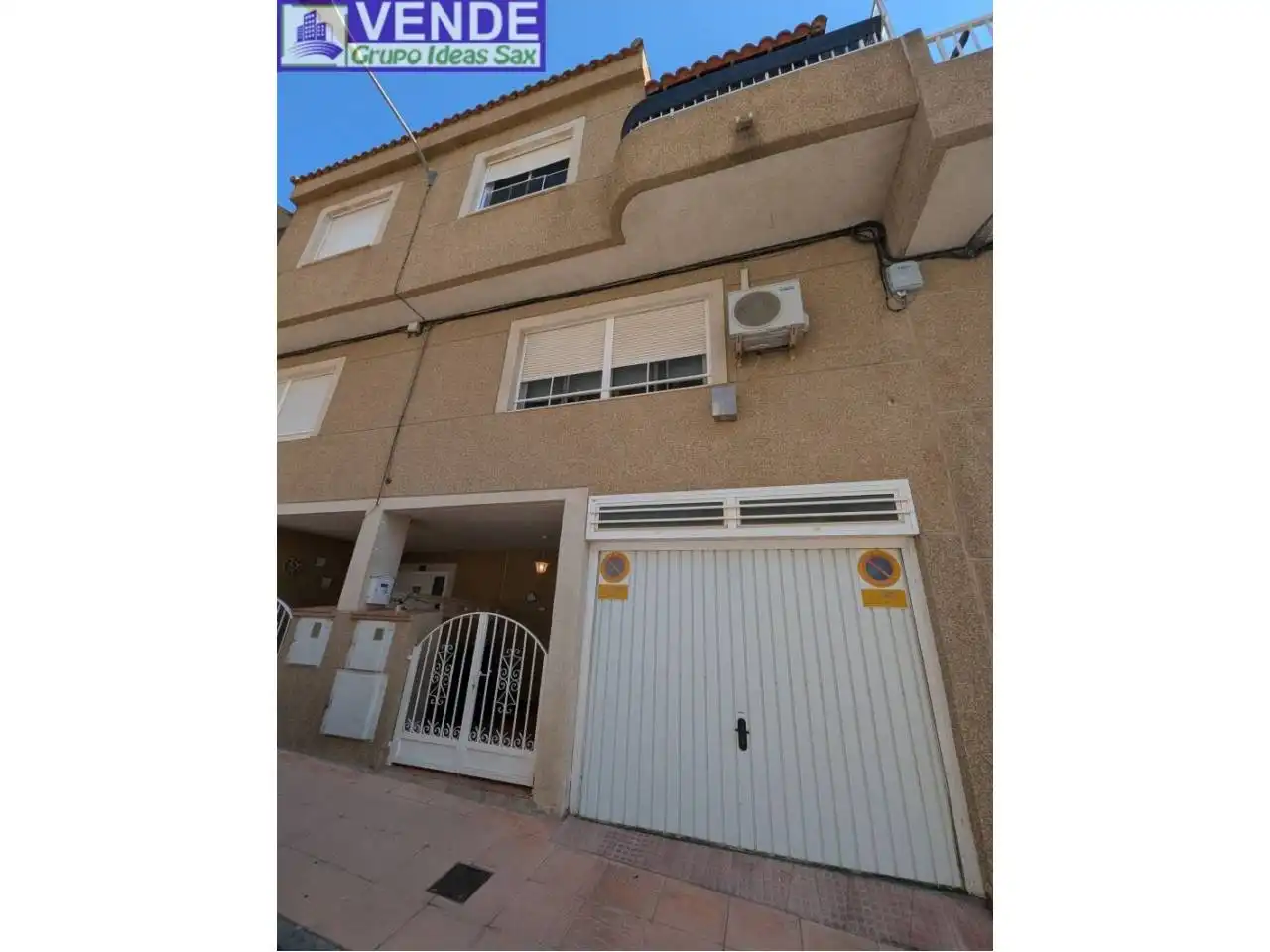 Exterior view of Detached homes for sale in Onil  with Air Conditioner, Terrace and Furnished