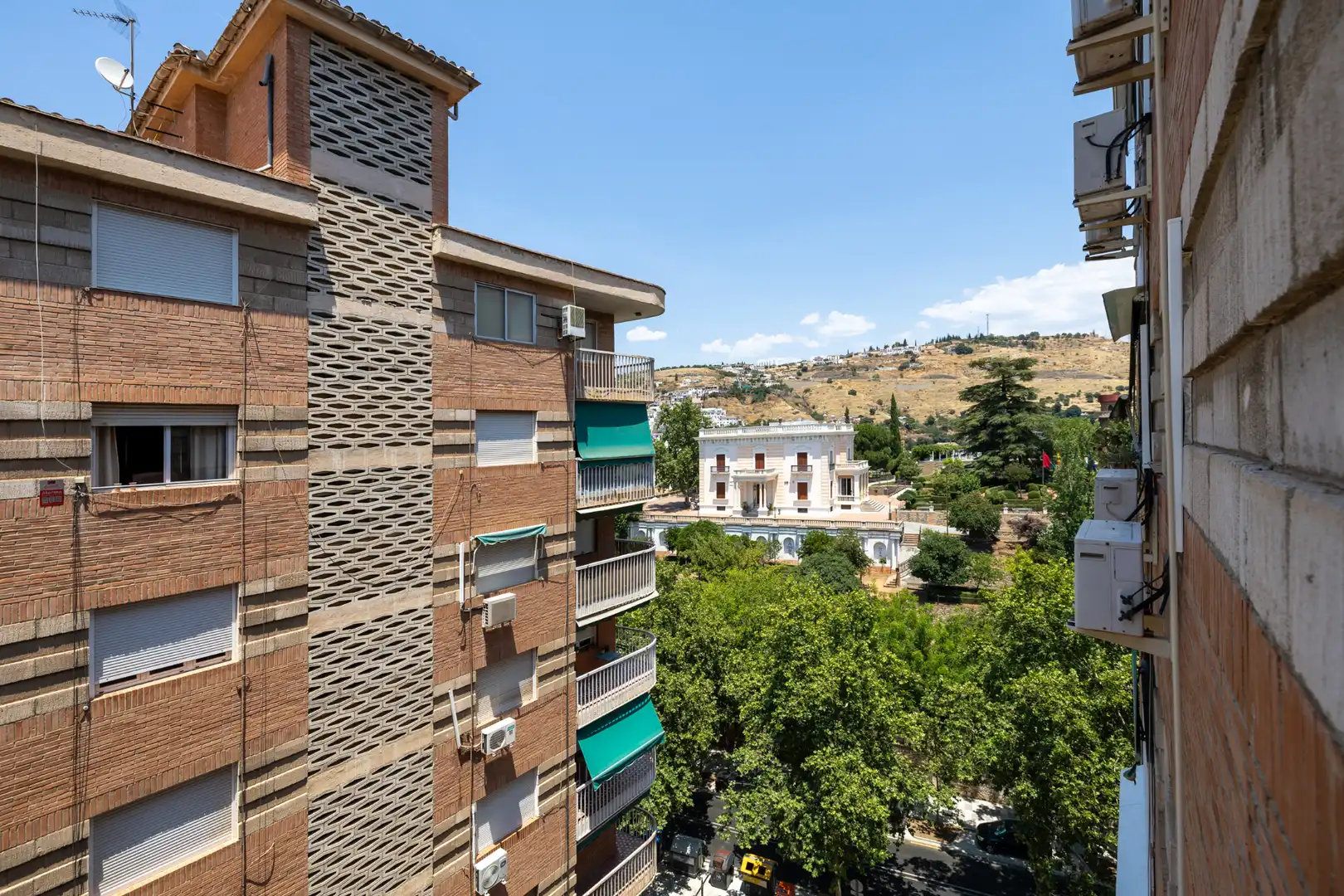 Außenansicht von Wohnung zur Miete in Granada mit Klimaanlage, Heizung und Möbliert