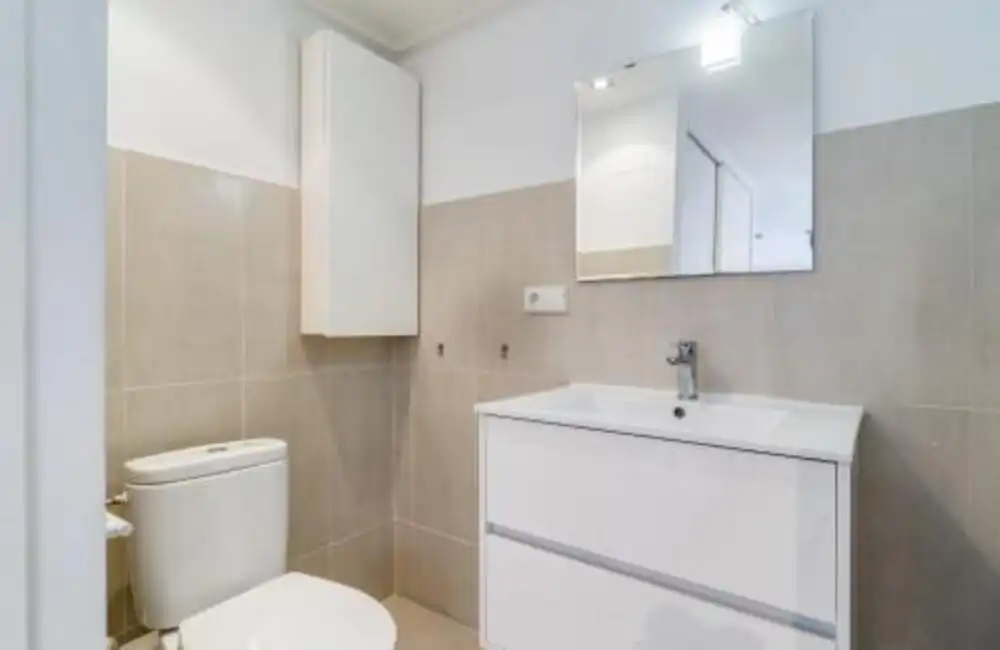 Baño de Apartamento de alquiler en Marbella con Aire acondicionado, Amueblado y Balcón