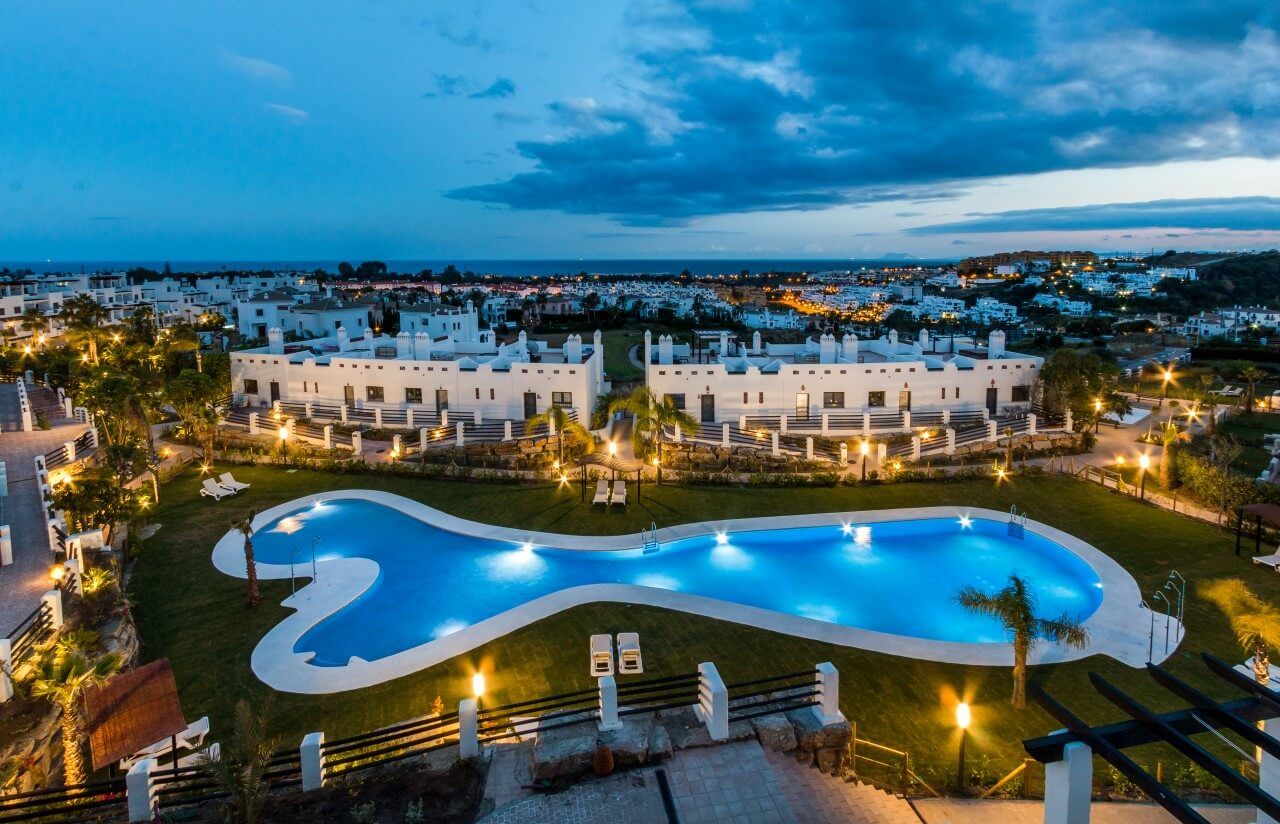 Exterior view of Flat to rent in Estepona  with Air Conditioner, Heating and Terrace
