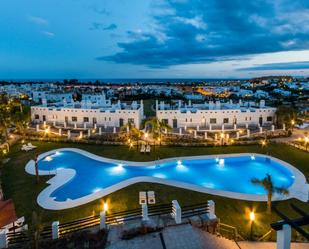 Vista exterior de Pis de lloguer en Estepona amb Aire condicionat, Terrassa i Balcó