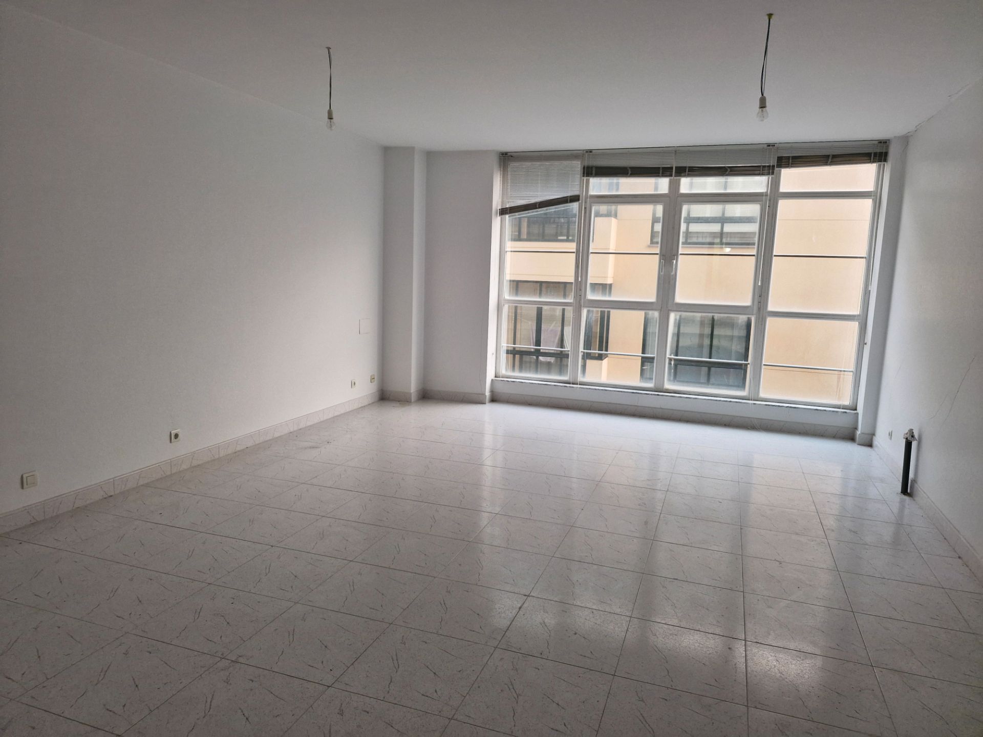 Premises to rent in Avenida Álvaro Cunqueiro, 15