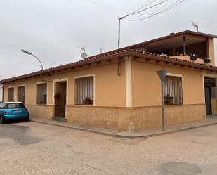 Vista exterior de Casa o xalet en venda en Villafranca de los Caballeros amb Terrassa, Moblat i Forn