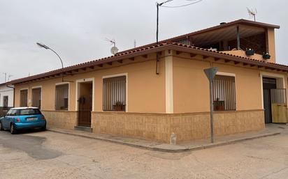 Exterior view of House or chalet for sale in Villafranca de los Caballeros  with Terrace