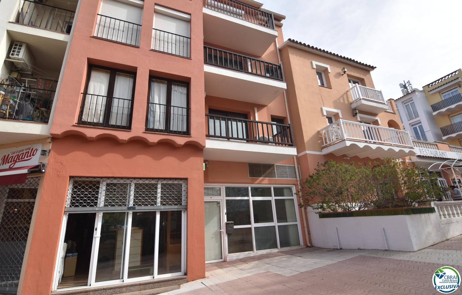 Exterior view of Premises for sale in Empuriabrava  with Furnished