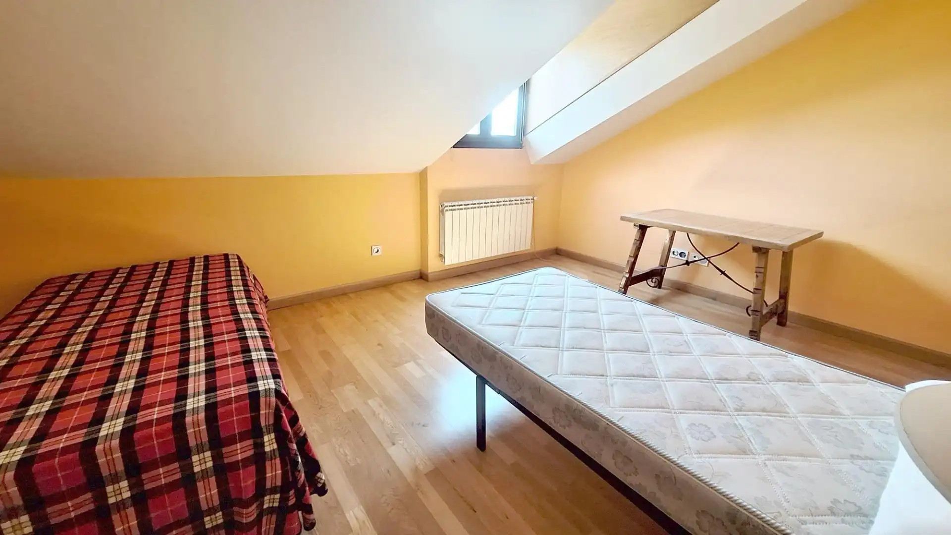 Habitación de Piso en venta en Ponferrada con Calefacción, Trastero y Balcón