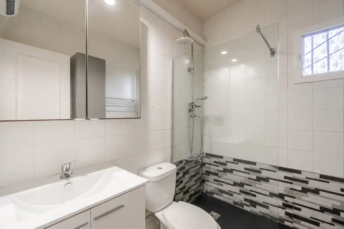 Baño de Casa adosada en venta en Torrevieja con Aire acondicionado, Calefacción y Jardín privado