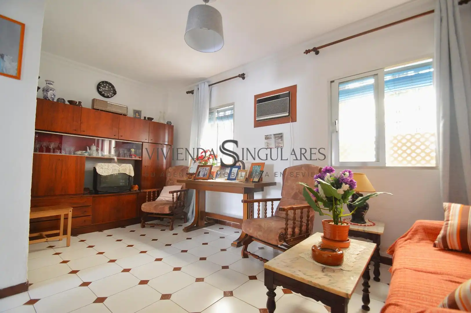 Living room of Flat for sale in Sevilla  with Air Conditioner and Storage room