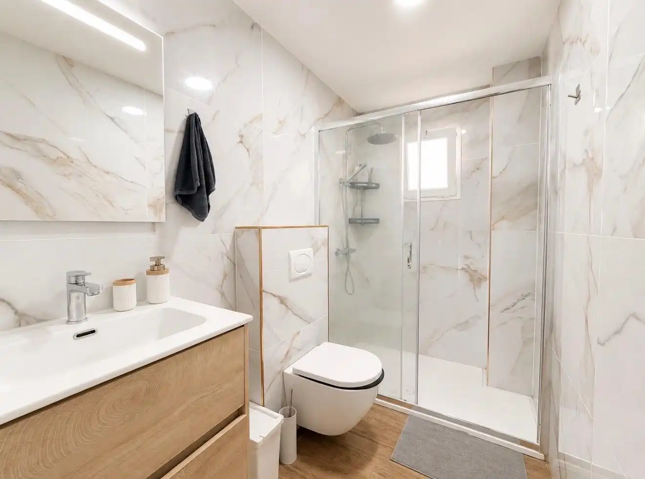 Badezimmer von Wohnung zum Verkauf in  Palma de Mallorca mit Parkett und Balkon