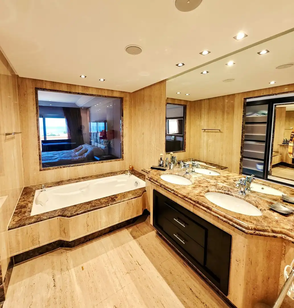 Baño de Ático en venta en Marbella con Aire acondicionado, Terraza y Sauna