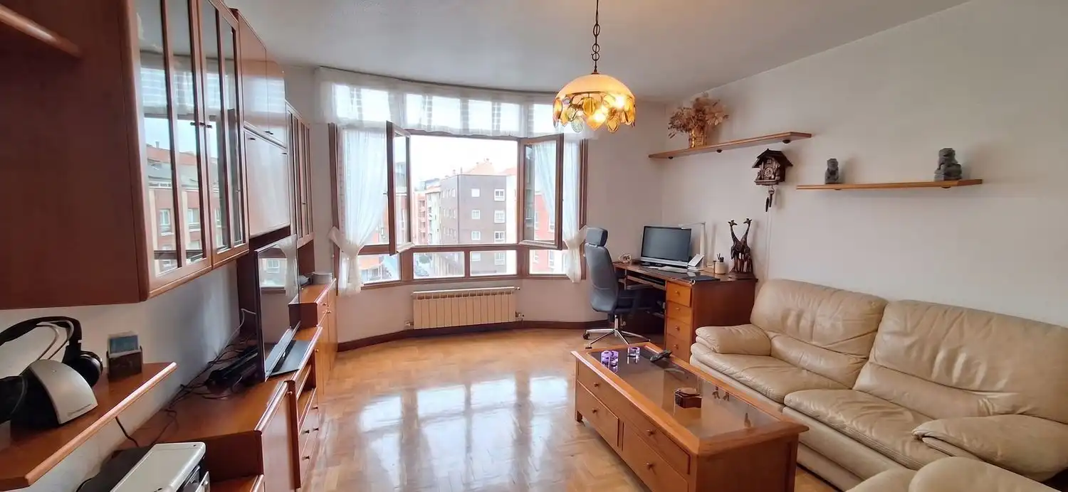 Sala de estar de Piso en venta en Gijón  con Calefacción y Piscina